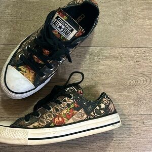 Women’s size 6 converse All Stars low top sneakers. Bohemian style